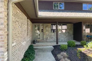 1445 Winterberry Ct, Hermitage, PA 16148 - Photo 2