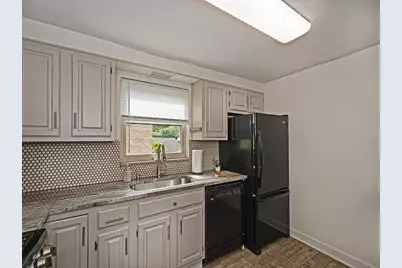 200 Ryan Dr, Scott Township, PA 15220 - Photo 8