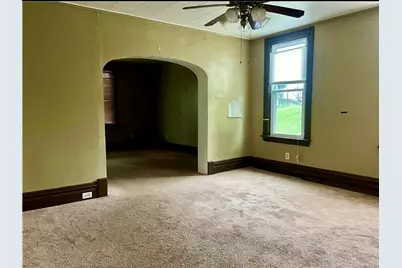 5 Hacker Ave, Jeannette, PA 15644 - Photo 4