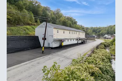 618 Pike Run Drive, California, PA 15427 - Photo 2