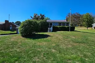 695 Maxine Dr, North Sewickley Township, PA 15010 - Photo 4