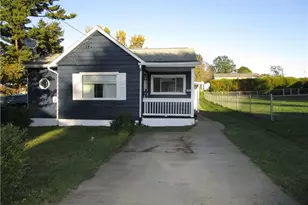 411 Emerson Ave, Farrell, PA 16121 - Photo 2