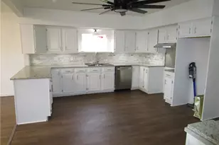 411 Emerson Ave, Farrell, PA 16121 - Photo 14