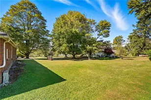 105 Williamson Rd, Hempfield Township, PA 16125 - Photo 4