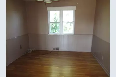 328 Commonwealth Ave, West Mifflin, PA 15122 - Photo 8