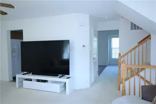 1305 Michael Dr, Pittsburgh, PA 15227 - Photo 6