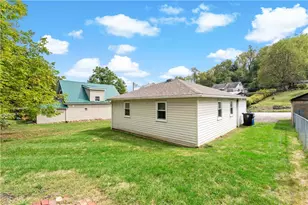 255 Broadlawn Dr, Elizabeth Twp/Boro, PA 15037 - Photo 28