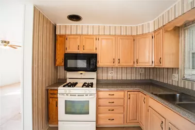 1079 Catherine Dr, Conway, PA 15027 - Photo 6