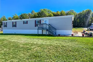 307 Persian Ln, Unity Township, PA 15650 - Photo 2