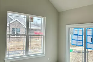 105 Independence Dr, Jefferson Township, PA 16023 - Photo 8