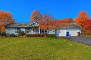 7 Staffordshire Dr, Pine Township, PA 16127 - Photo 1
