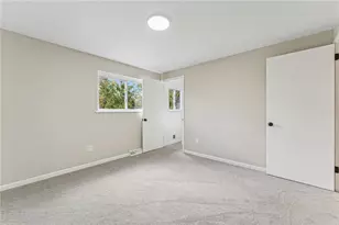 210 Parkedge Rd, Green Tree, PA 15220 - Photo 18