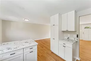 210 Parkedge Rd, Green Tree, PA 15220 - Photo 16