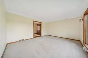 35 Blueberry Ln, Cecil, PA 15321 - Photo 10