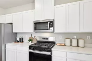 1024 Lindsay Rd, Scott Township, PA 15106 - Photo 10