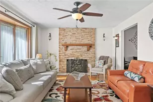 4859 Emblem Dr S, Pittsburgh, PA 15236 - Photo 2