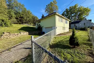 1114 N Jefferson St, Connellsville, PA 15425 - Photo 4