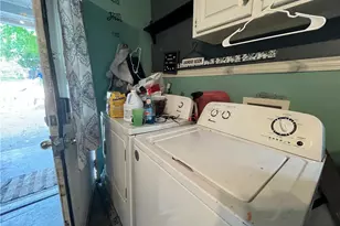 415 Bleakley Ave, New Castle, PA 16101 - Photo 10