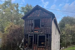 415 Bleakley Ave, New Castle, PA 16101 - Photo 16