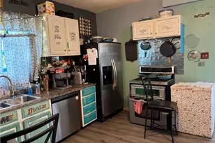 415 Bleakley Ave, New Castle, PA 16101 - Photo 2