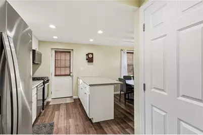 2303 Delaware Ave, New Castle, PA 16105 - Photo 6