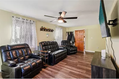 2303 Delaware Ave, New Castle, PA 16105 - Photo 4