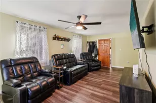 2303 Delaware Ave, New Castle, PA 16105 - Photo 4