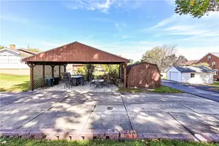 208 Sherwood Cir, Youngwood, PA 15697 - Photo 8