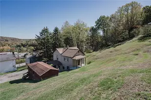1326 Hessler St, Nanty Glo, PA 15943 - Photo 4