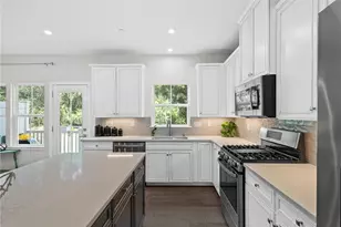 4045 Crown Dr, South Park, PA 15129 - Photo 8