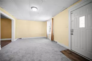 716 St Clair Ave, Jeannette, PA 15644 - Photo 4