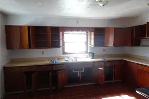 227 S 6th St, Youngwood, PA 15697 - Photo 6