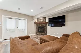 1041 Skyline Dr, Cecil, PA 15317 - Photo 32