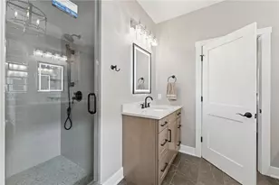 1041 Skyline Dr, Cecil, PA 15317 - Photo 12