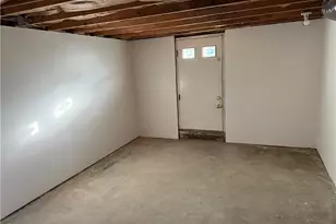 243 S Sycamore, Mt Pleasant Boro, PA 15666 - Photo 20