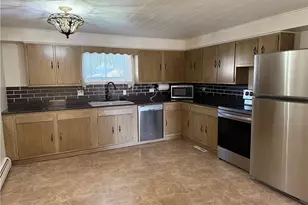 243 S Sycamore, Mt Pleasant Boro, PA 15666 - Photo 6