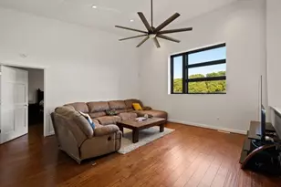 1645 Pegher Ln, Pittsburgh, PA 15143 - Photo 8