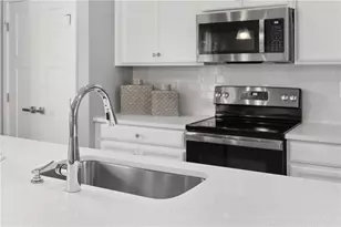 202 Yellowwood Ct, South Strabane, PA 15301 - Photo 4