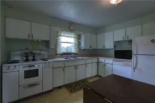 672 Tulip Dr, New Brighton, PA 15066 - Photo 4