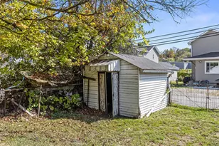 241 W State St, Oakdale, PA 15071 - Photo 40