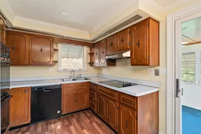 5215 Woodland Dr, West Mifflin, PA 15122 - Photo 10