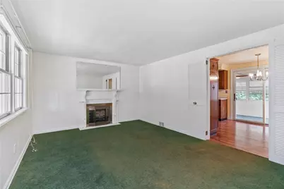 5215 Woodland Dr, West Mifflin, PA 15122 - Photo 4