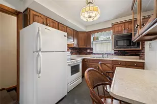 8044 Gladstone Dr, Hempfield Township, PA 15691 - Photo 6