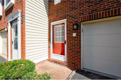 153 Rossmor Ct, Ross Twp, PA 15229 - Photo 4