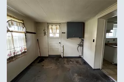 2239 Woodbine Dr, Hermitage, PA 16148 - Photo 8