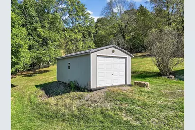 82 Phillips Rd, Hanover Township, PA 15021 - Photo 4