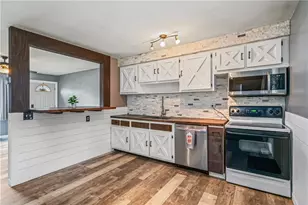 401 Rothey Dr, Elizabeth Twp/Boro, PA 15037 - Photo 4