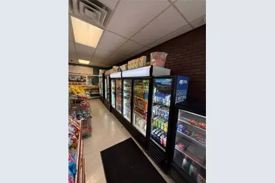 946 Hamilton Ave, Farrell, PA 16121 - Photo 8