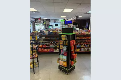 946 Hamilton Ave, Farrell, PA 16121 - Photo 2