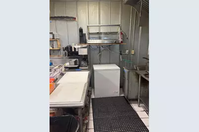 946 Hamilton Ave, Farrell, PA 16121 - Photo 14